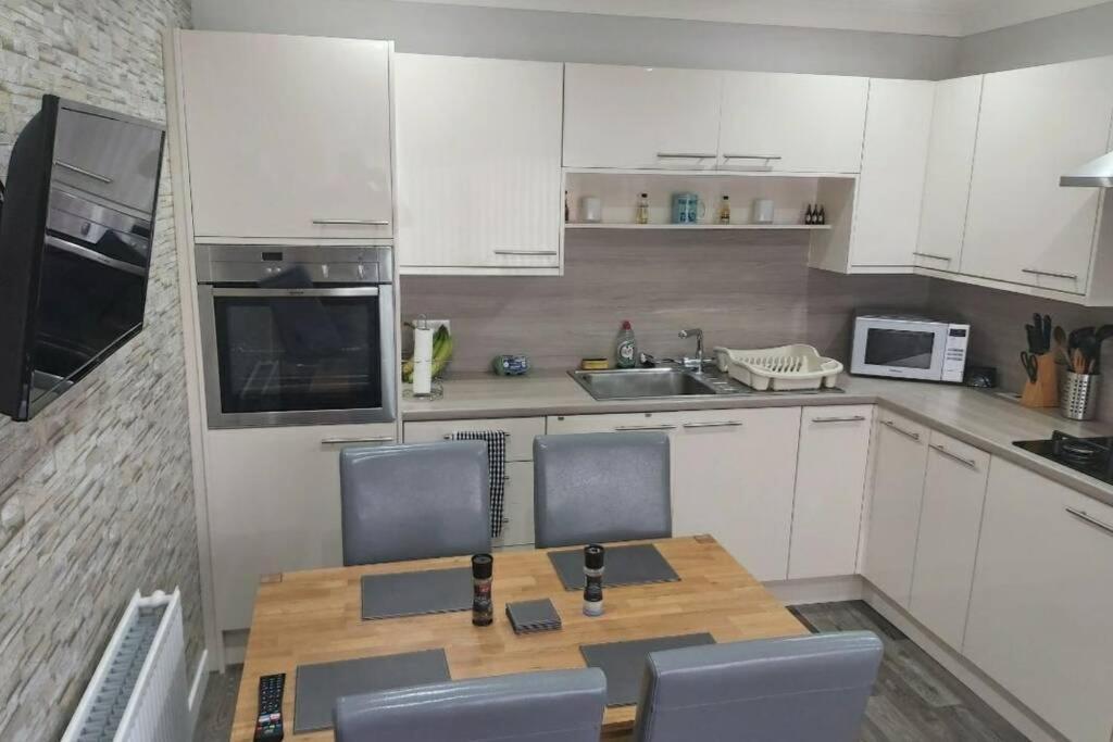 5 Riverside Place Thurso. 2 Bed, 2 Bathrooms. Luaran gambar